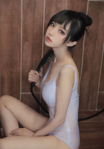年轻秘书