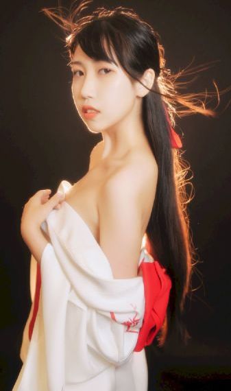 皇后的顶流日常100集剧情介绍